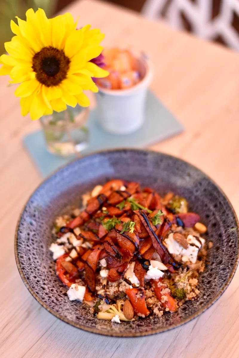 Highlights, Ardross Street Cafe