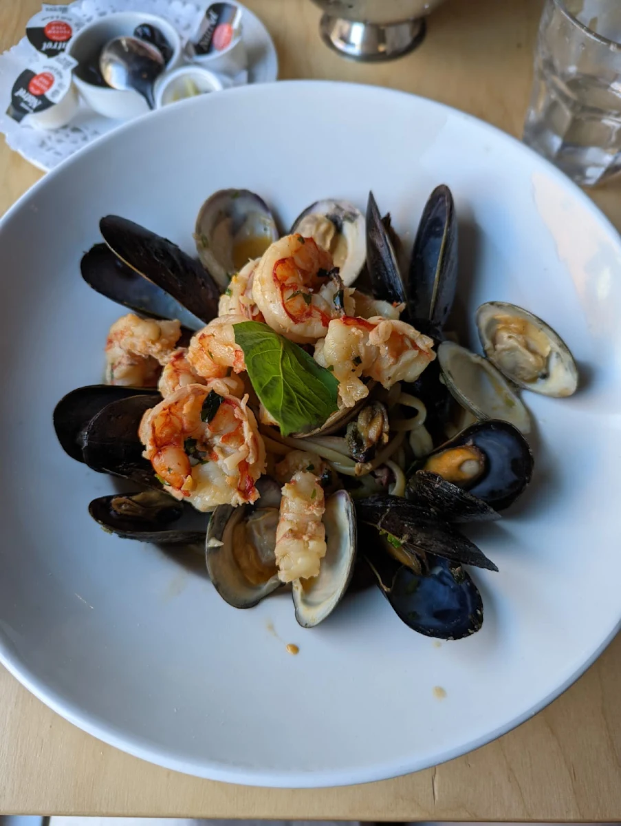 Seafood Linguine, Osteria Gallo