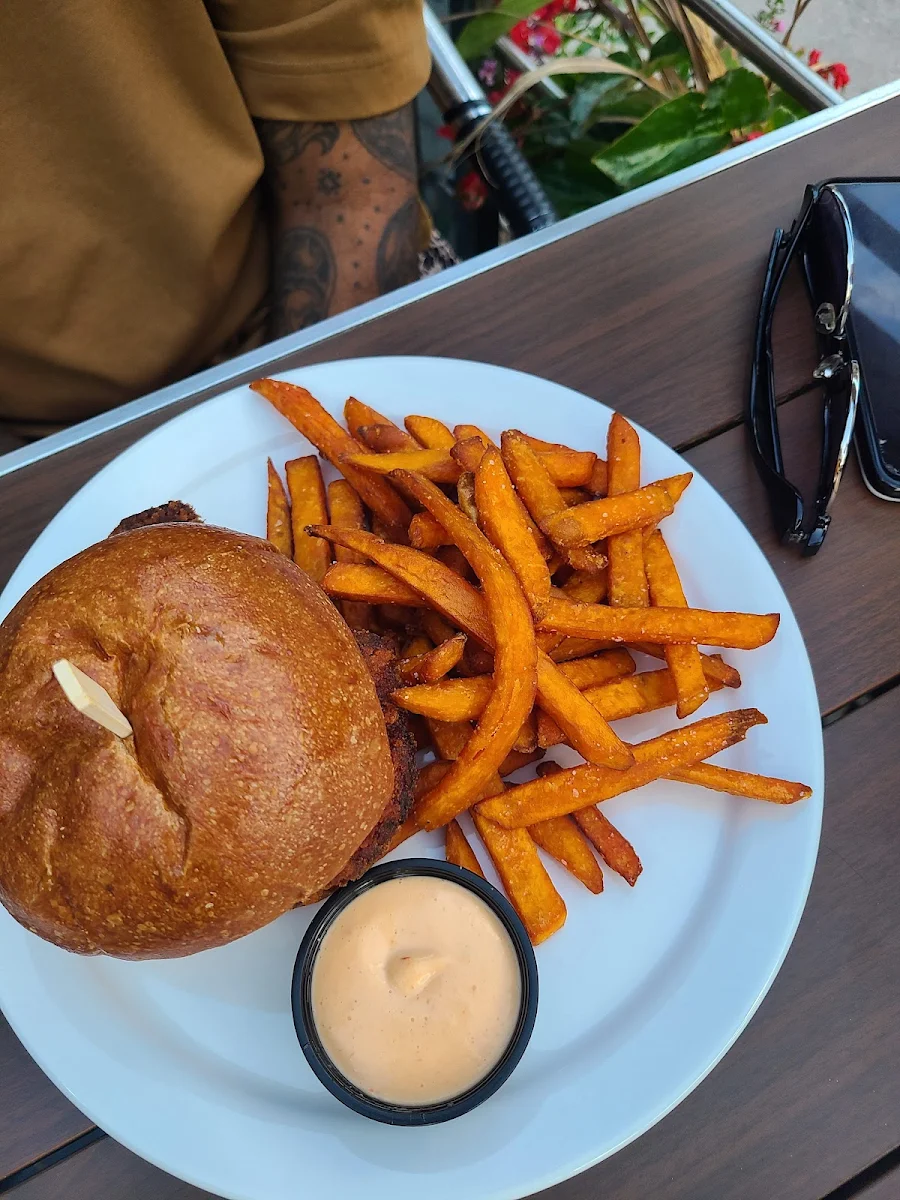 Burger and Fries, Church St. Garage Bar