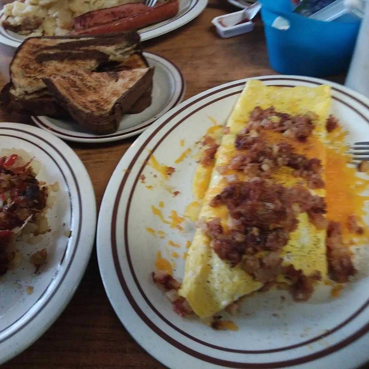Corned Beef Hash Omelette w Hash Browns