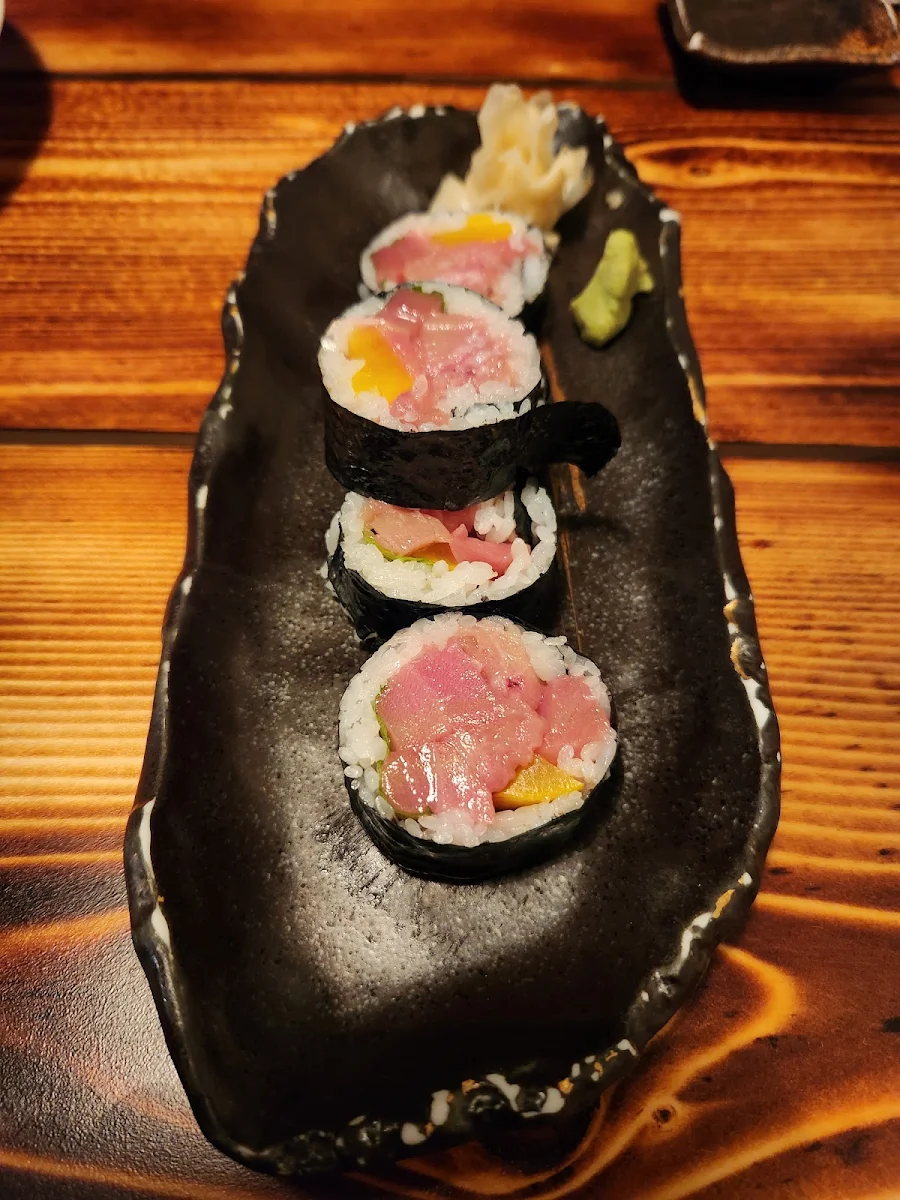 Hachigatsu Maki, Izakaya Tomo