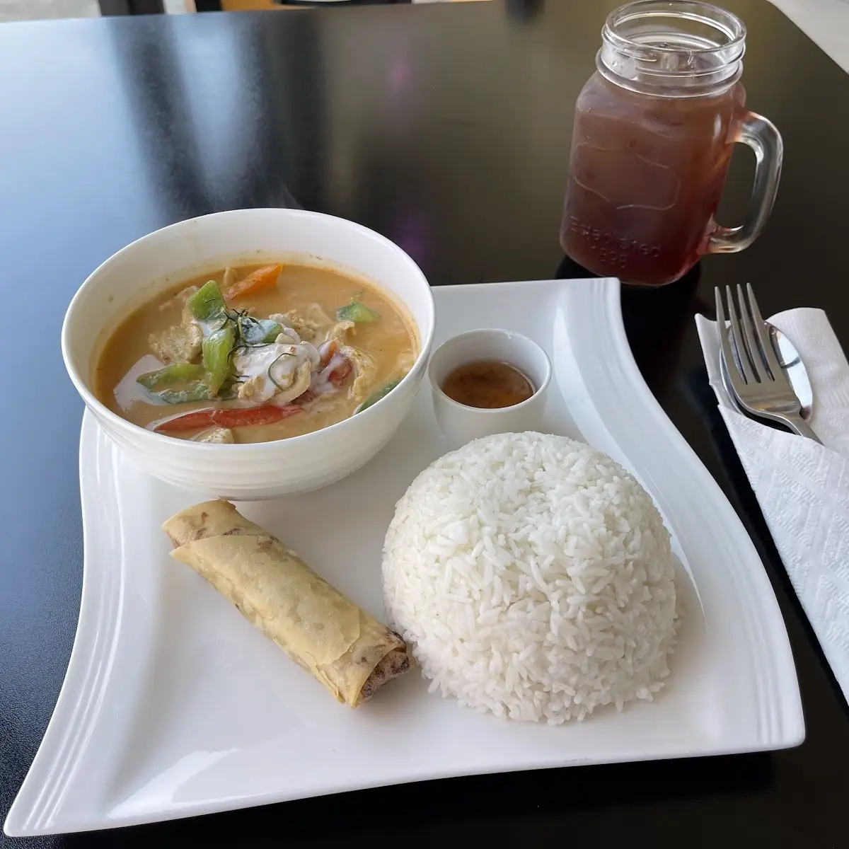 Egg Roll  (8 pcs)