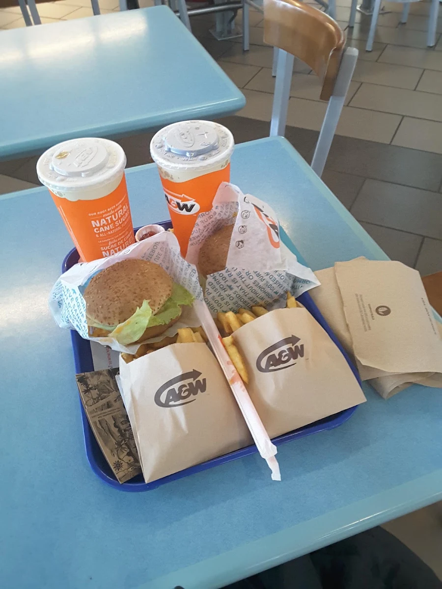A an w Burgers, A&W Canada