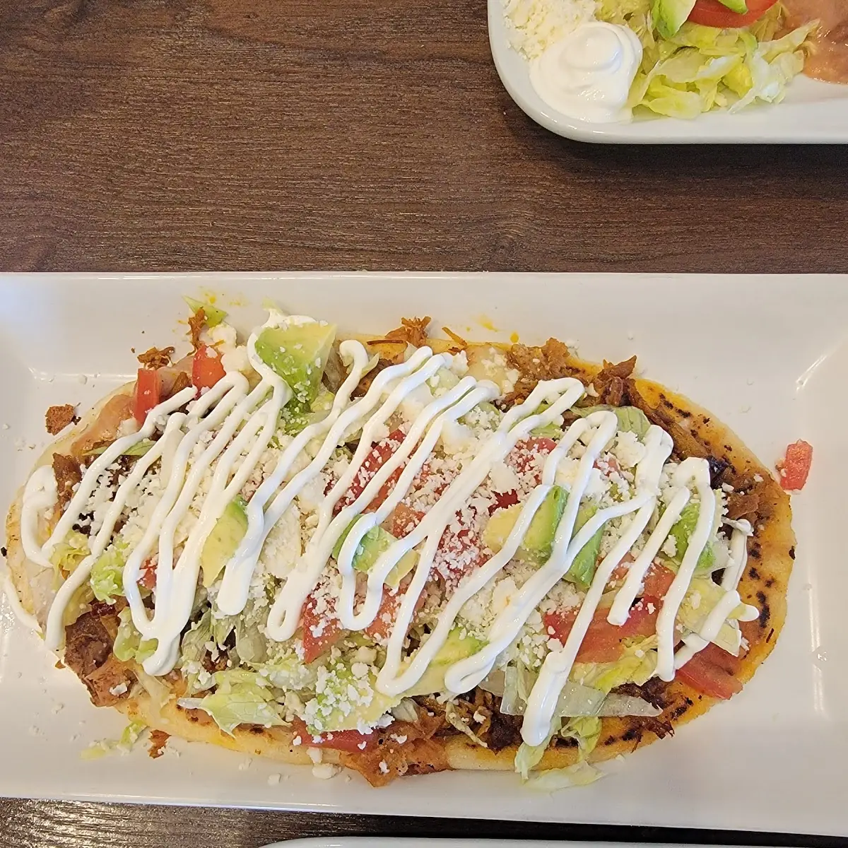 Huarache Con Carnitas
