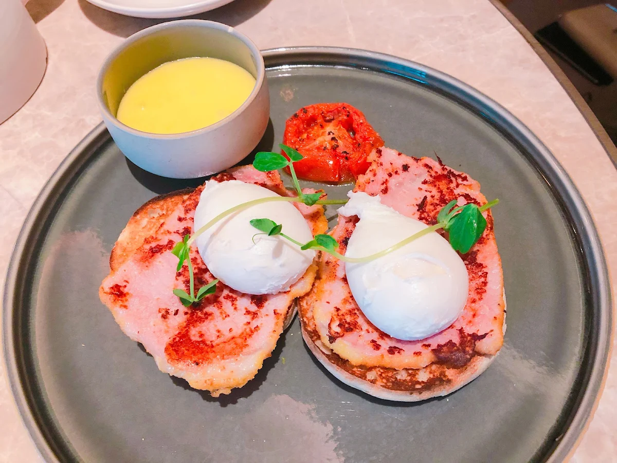 Lobster Eggs Benedict