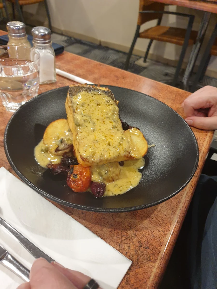 Moroccan Salmon, Regency Tavern