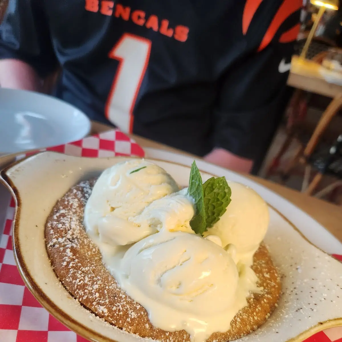 Cannoli with Gelato