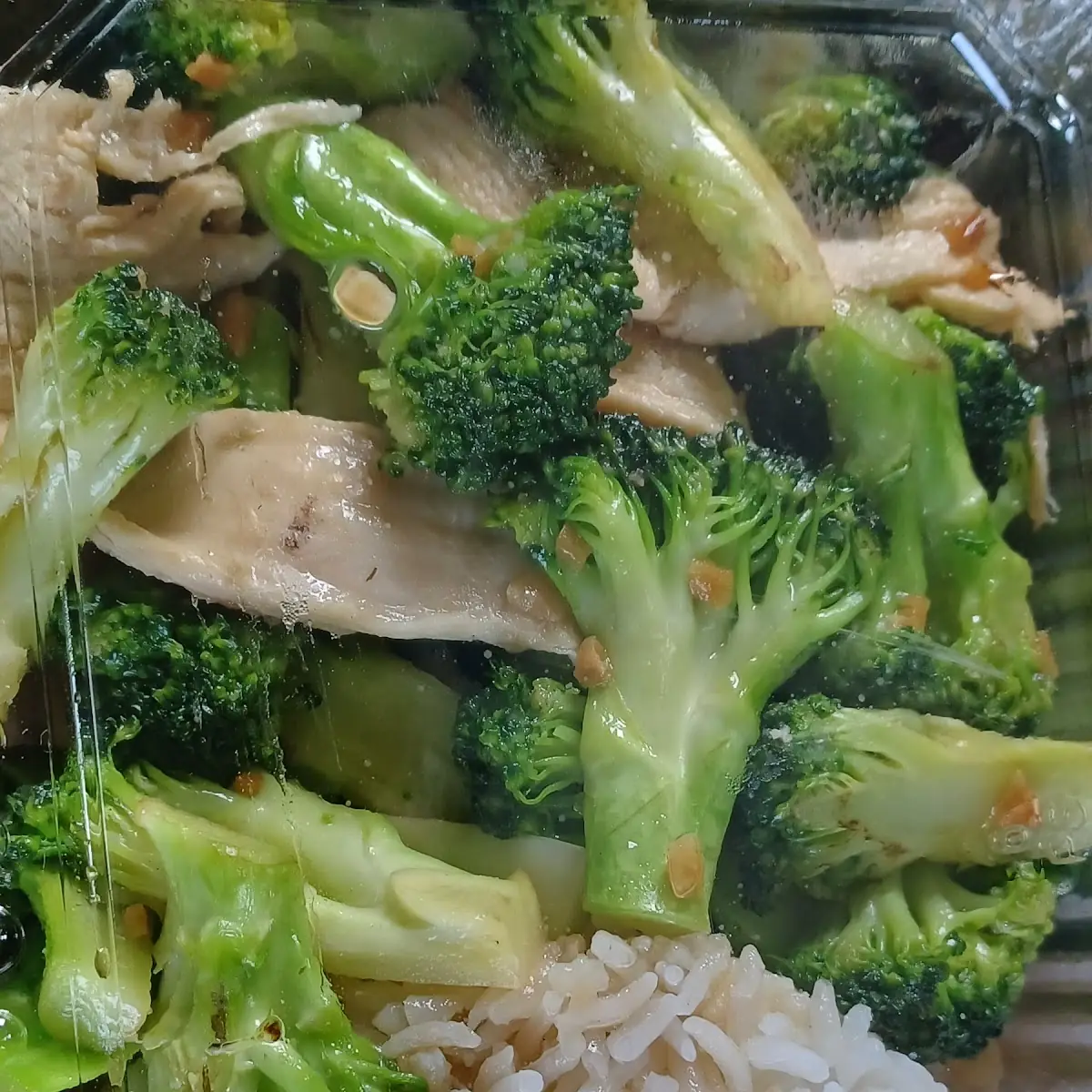 Chicken & Broccoli with Garlic Sauce