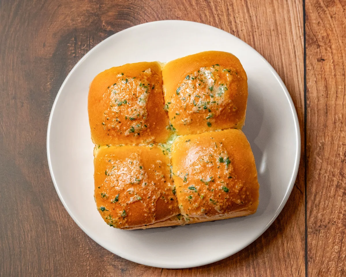 Garlic Butter Rolls 4 Pack, Lucky Fried Chicken