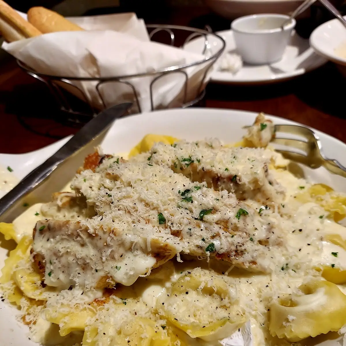 Cheese Tortelloni Chicken Alfredo