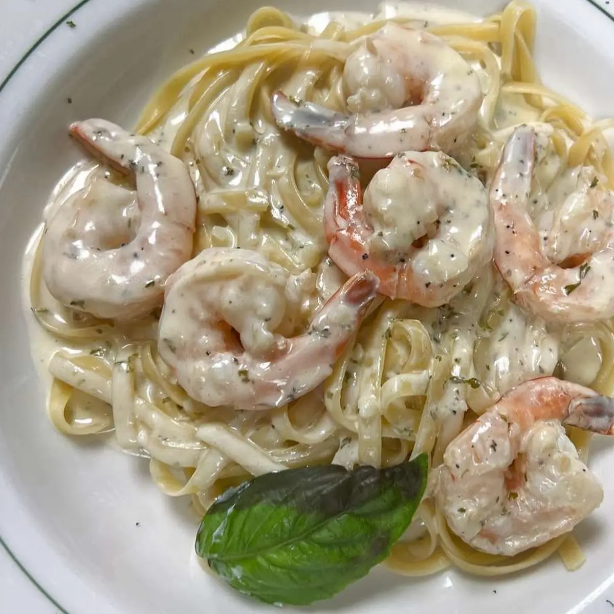 Fettuccine Alfredo w Shrimp
