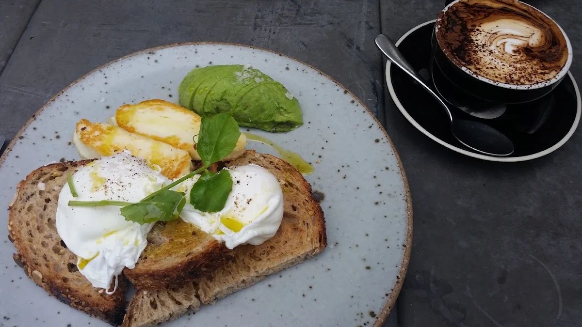 Avocado & Chevre on Sourdough, Močan & Green Grout