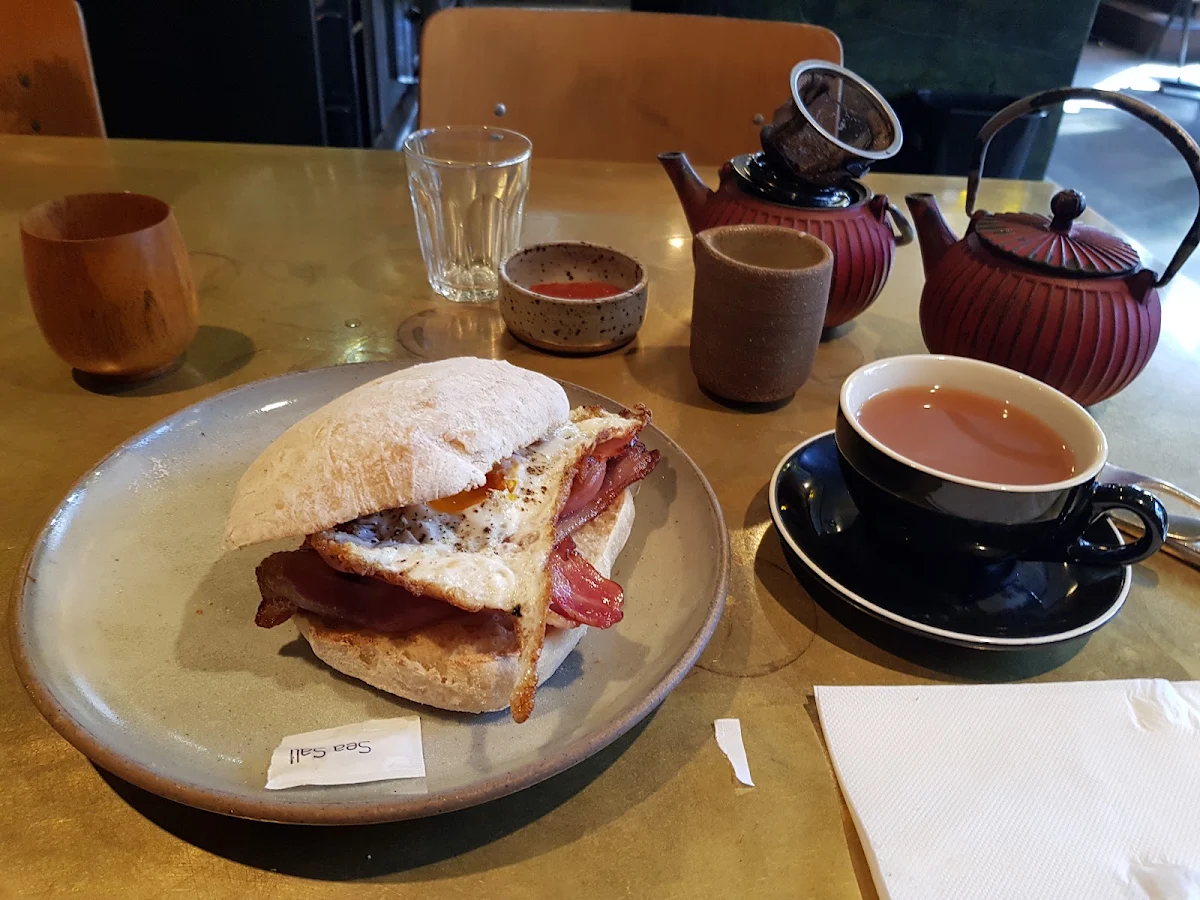 Bacon and Egg Roll, Močan & Green Grout