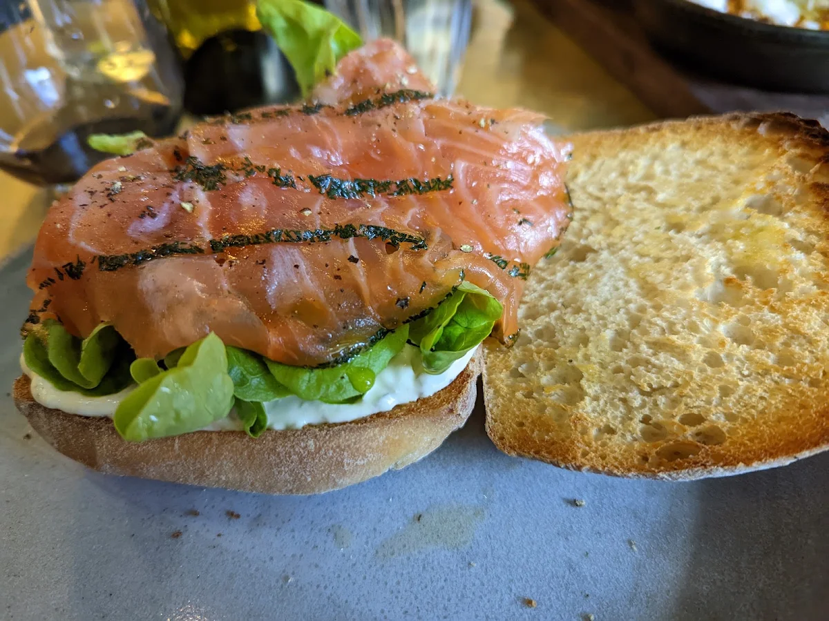 Salmon Roll, Močan & Green Grout