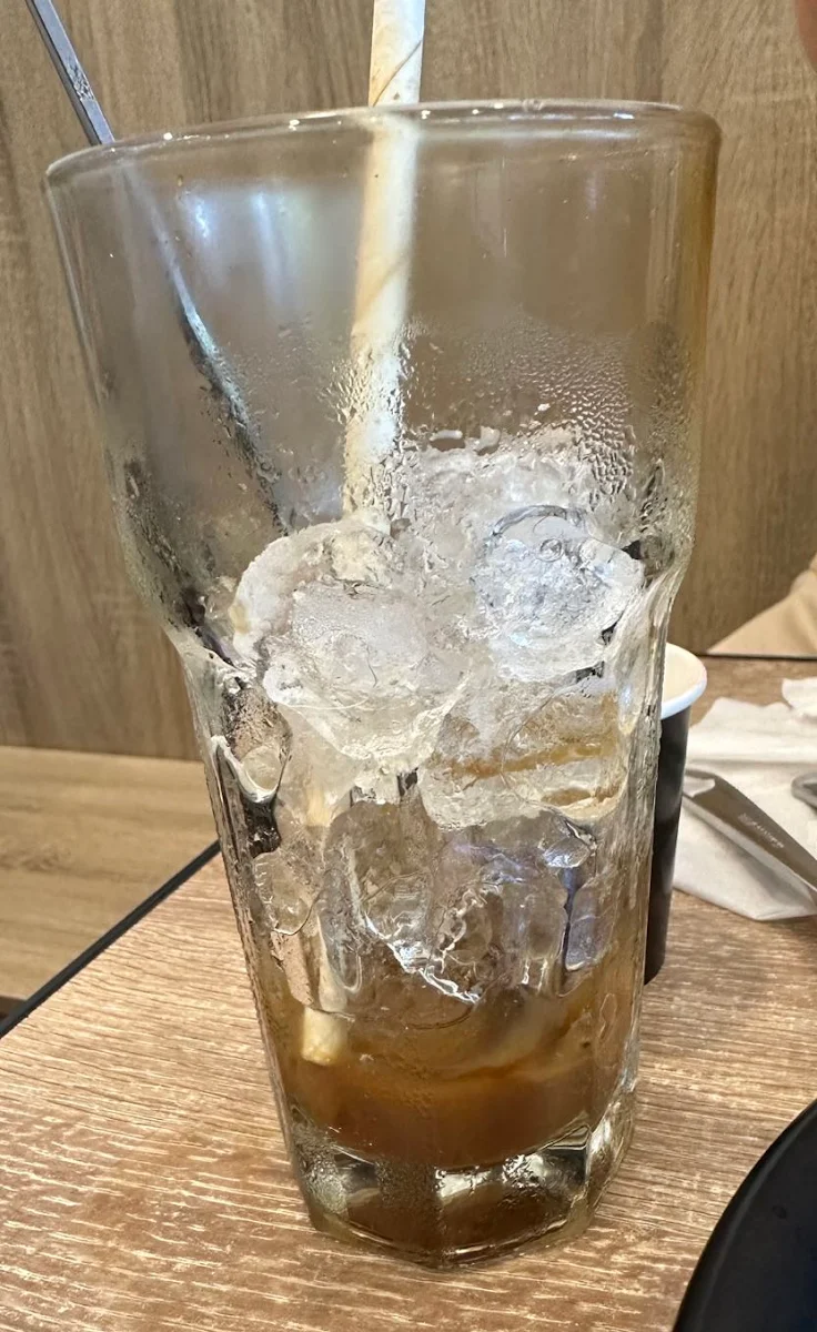 Drink Full of Ice Cubes, Pho Co Eastwood
