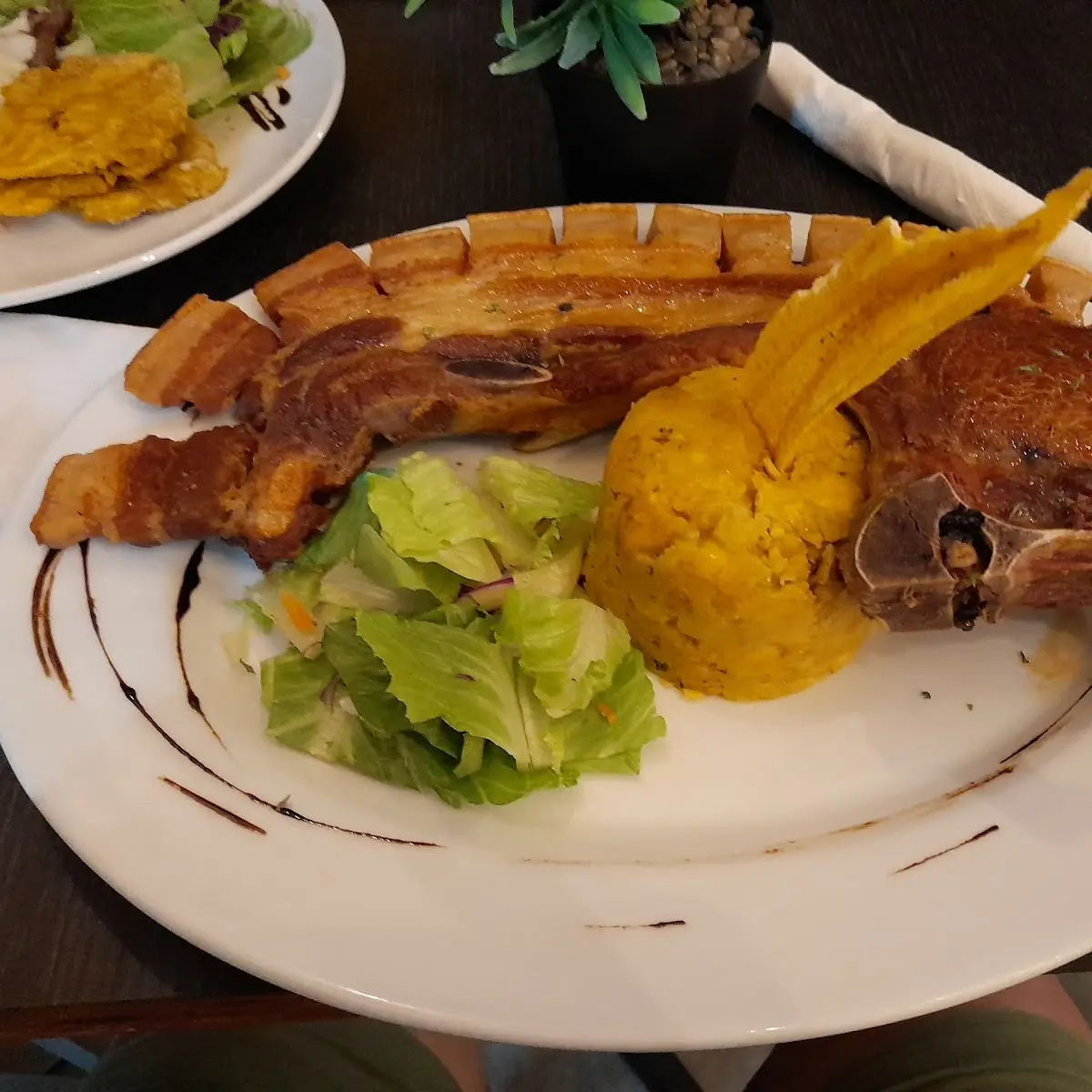Chuleta Can Can Con Mofongo