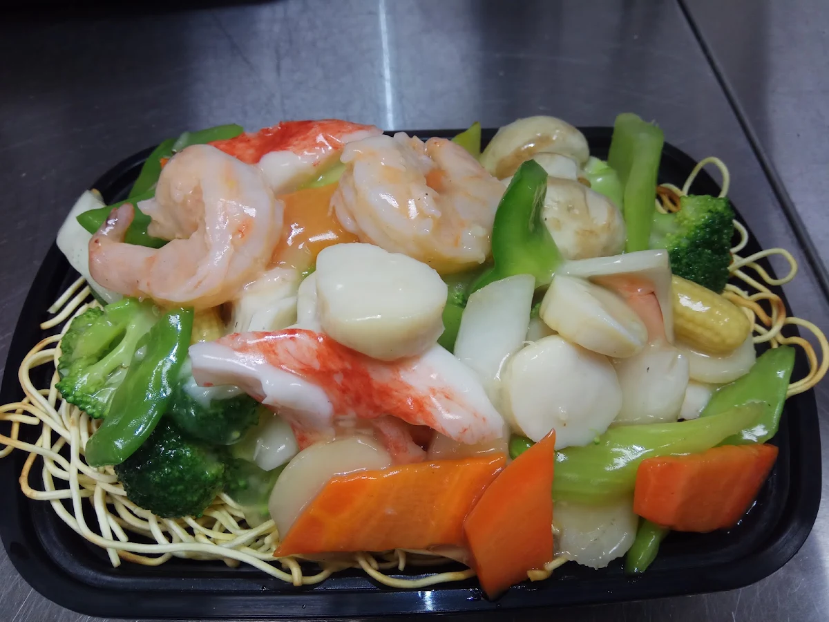 Seafood Cantonese Chow Mein