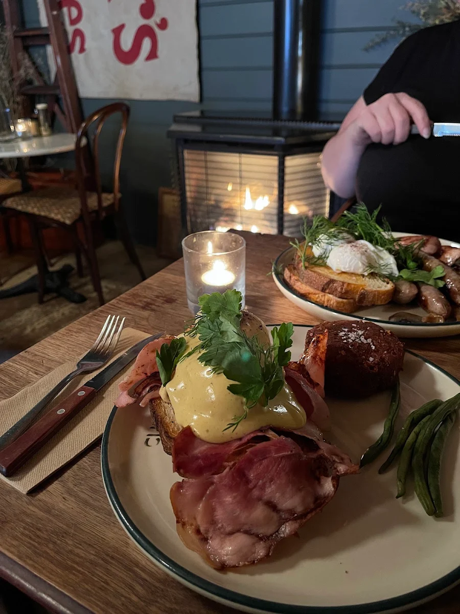 Cliffys Eggs Benedict