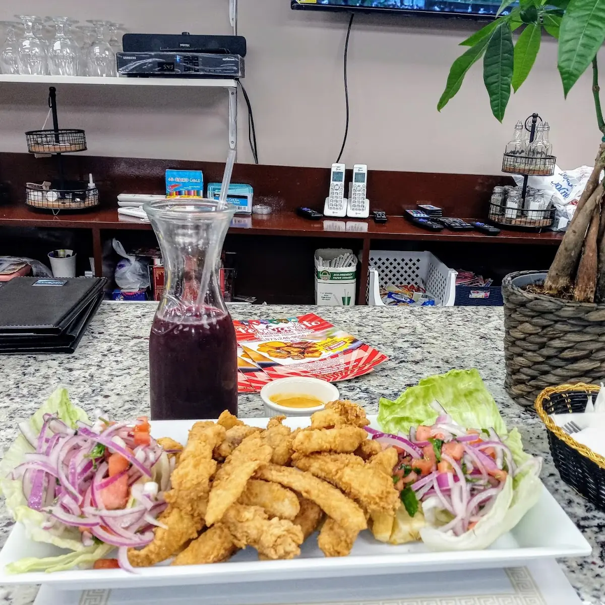 Chicharrón de Pescado Y Chicha Morada
