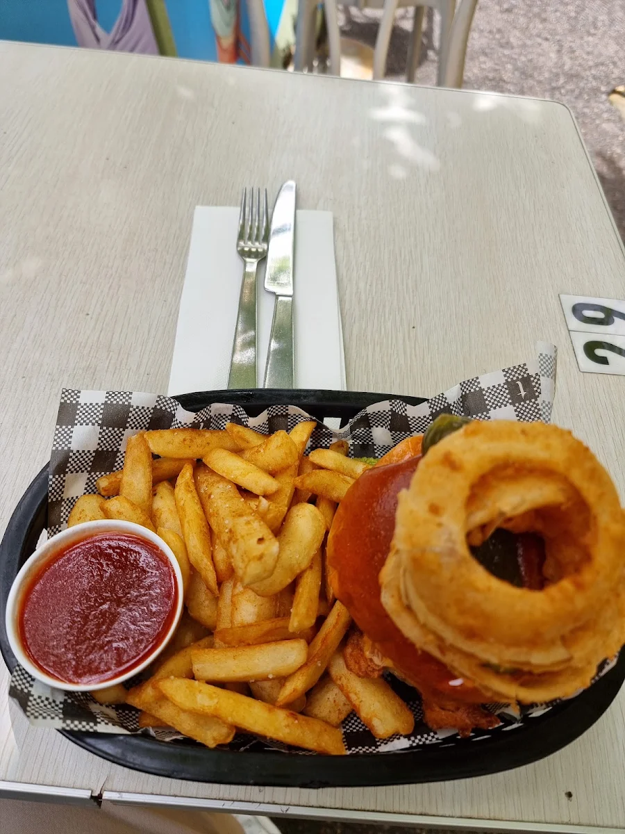 Dead Bird Burger, Paddock on Crown