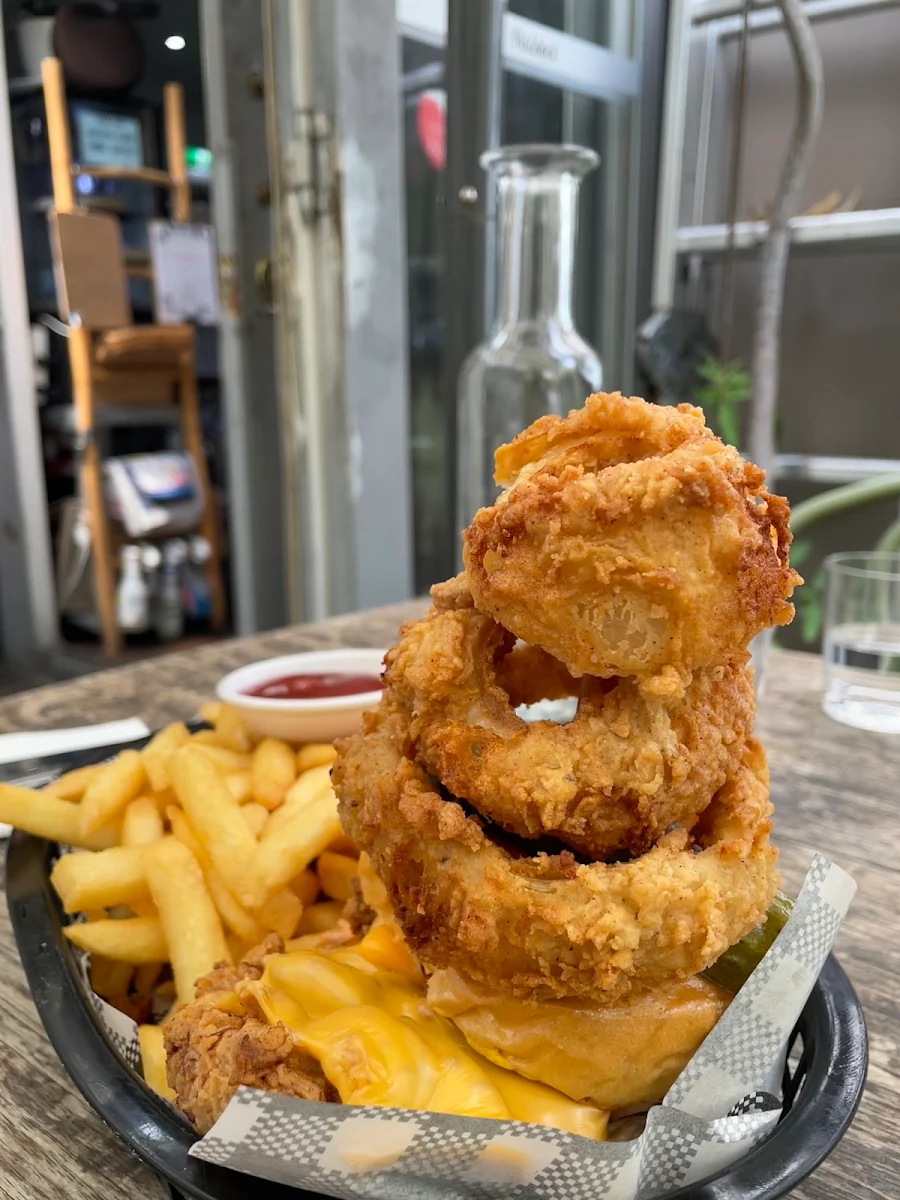 Dirty Bird Burger, Paddock on Crown