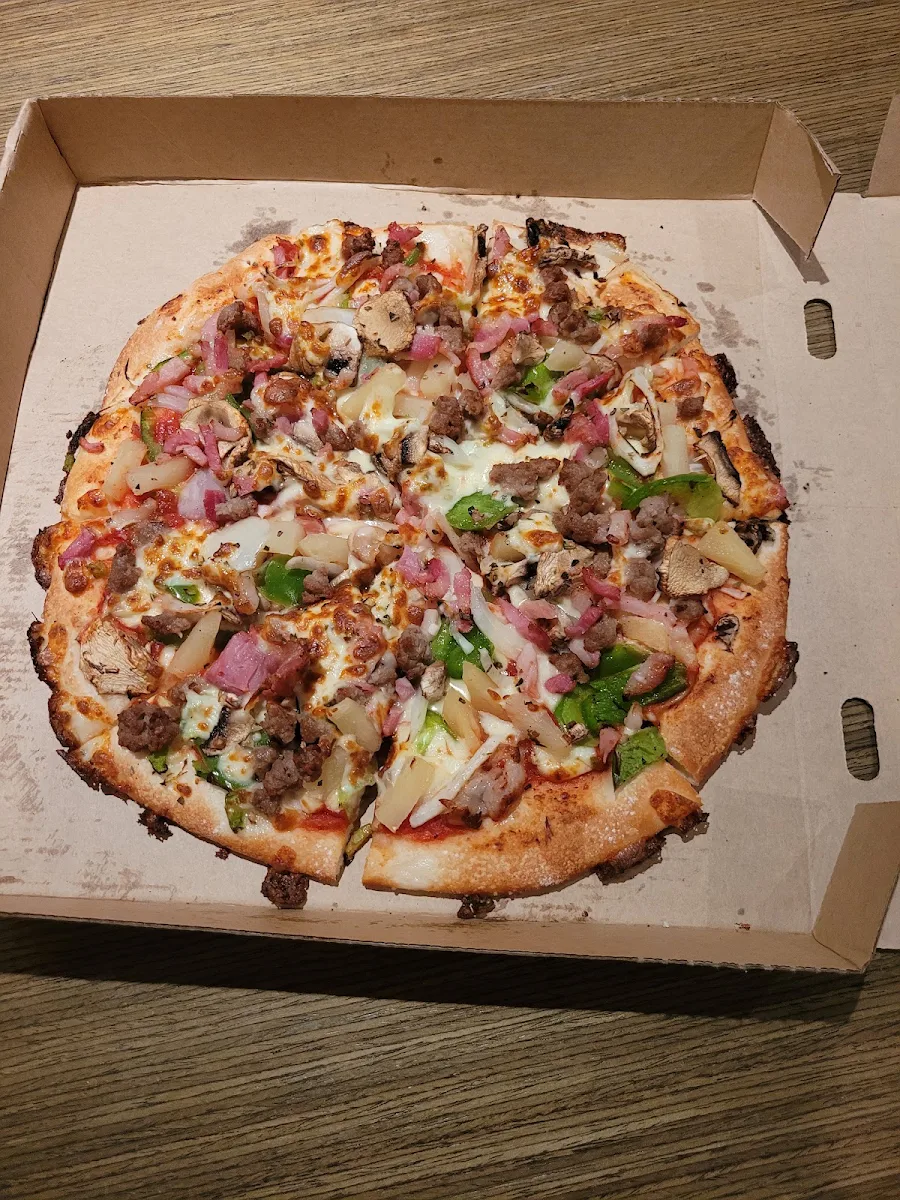 Supreme Pizza, Singo Pizza Crew