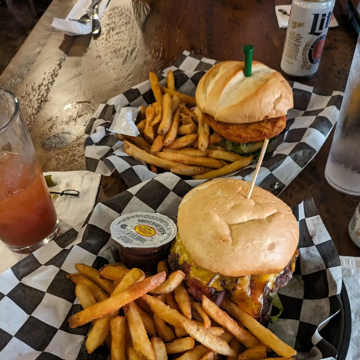 Earl Burger& Chicken Sandwich