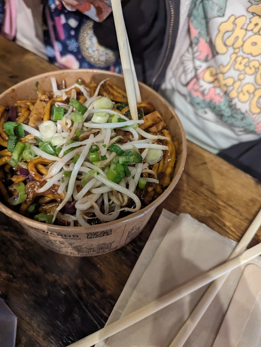 Spicy Peanut Noodle Box - V, Noodlebox