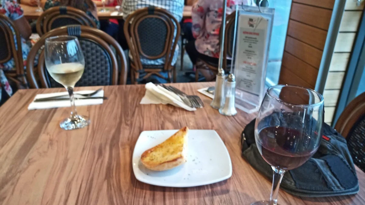 Garlic Bread, Club Windang