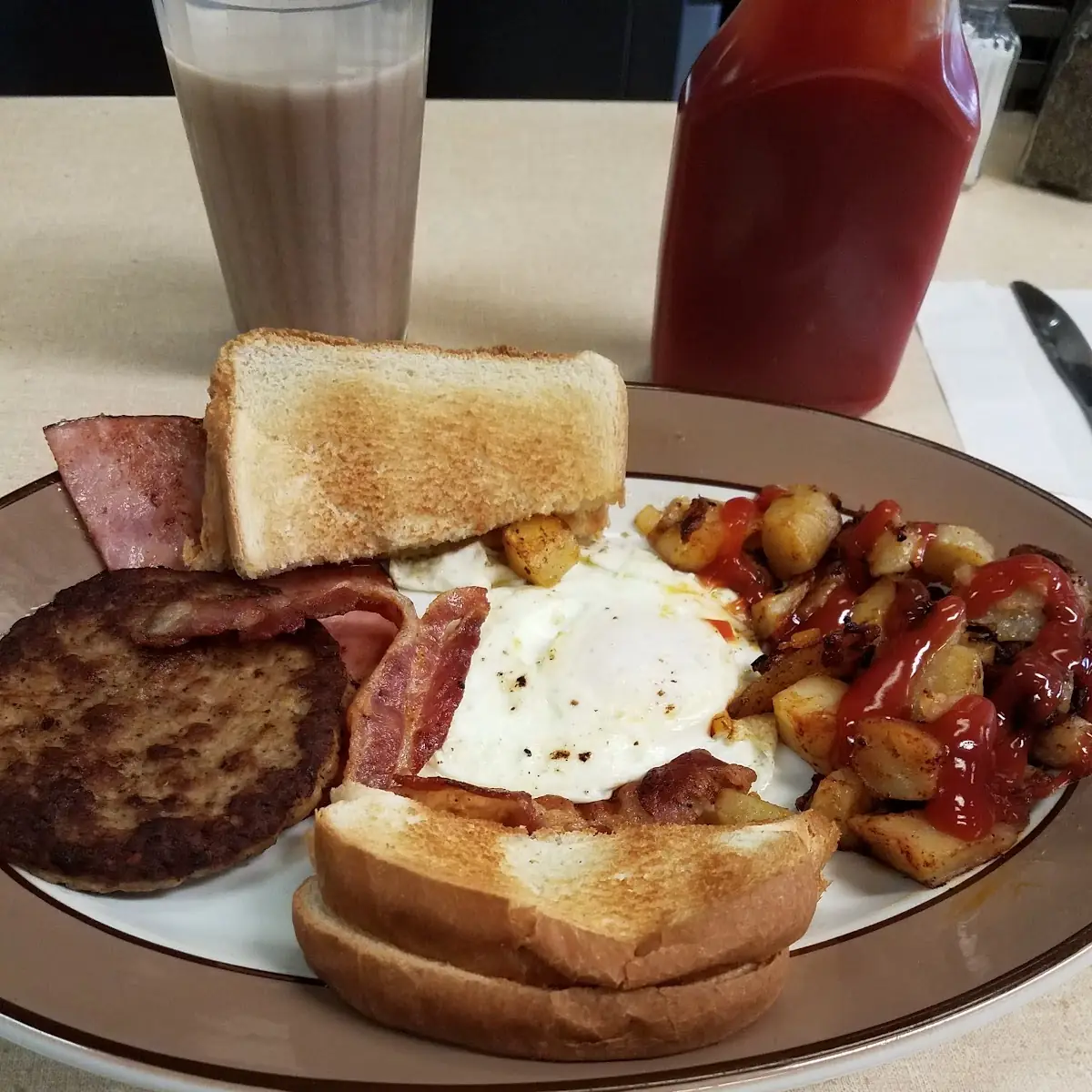 Egg with Ham Bacon Sausage & Homefries Toast