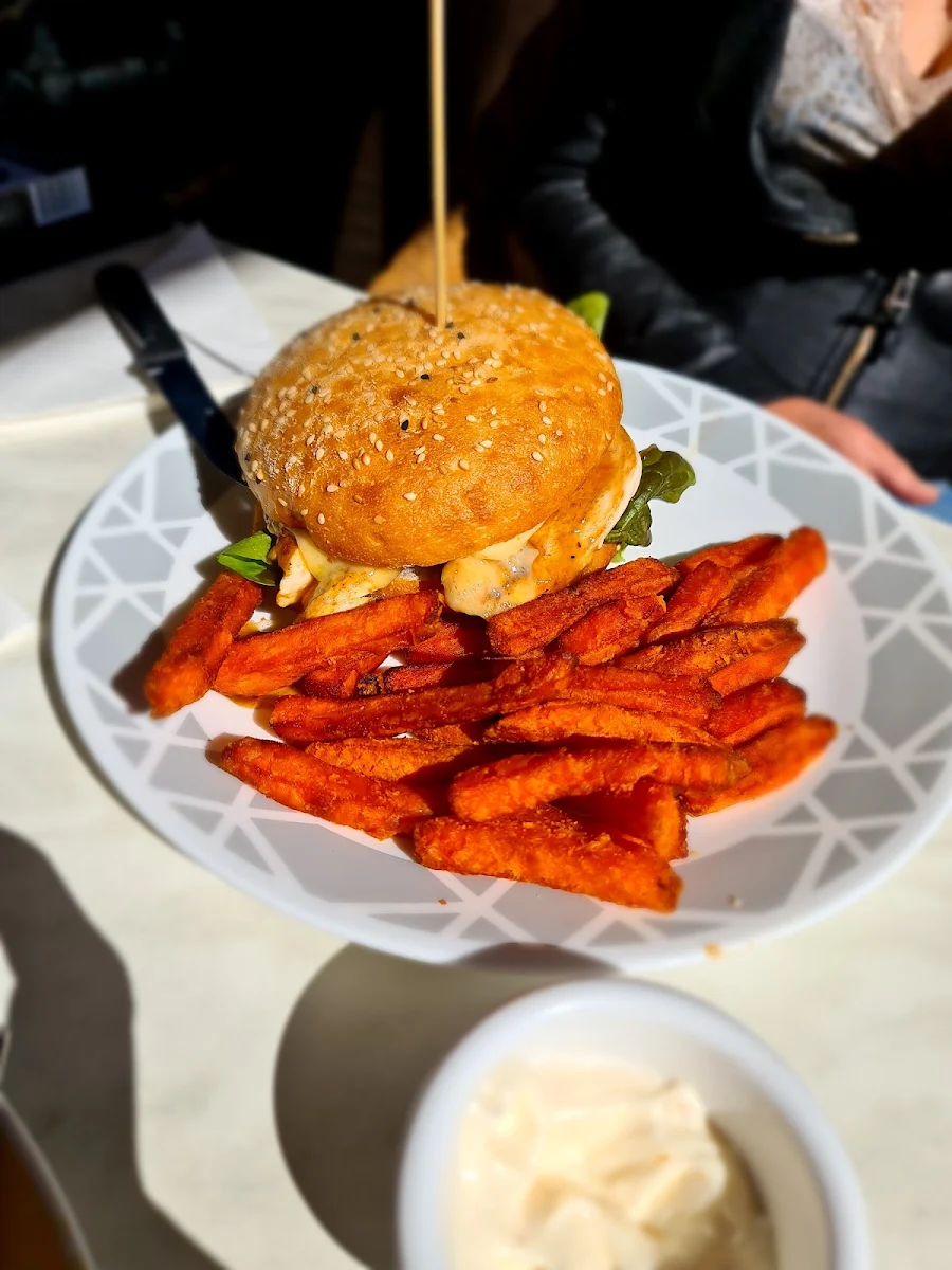 Chicken Chilli Burger, Vespas on Oak