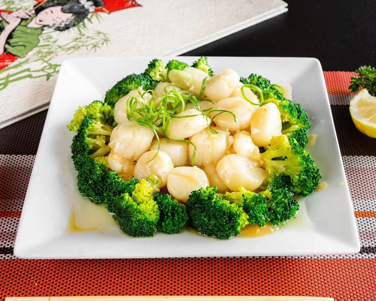 Sizzling Brocolli with Scallop, TEMPTING TASTES ARMSTRONG