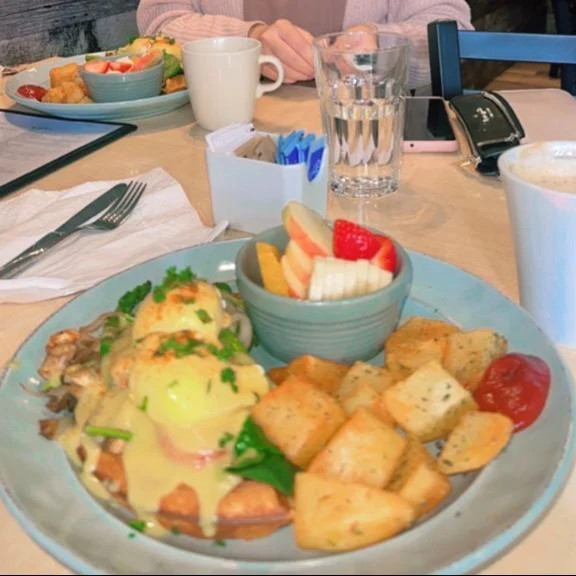 Veggie Benedict, Rise N' Shine - Forest Lawn