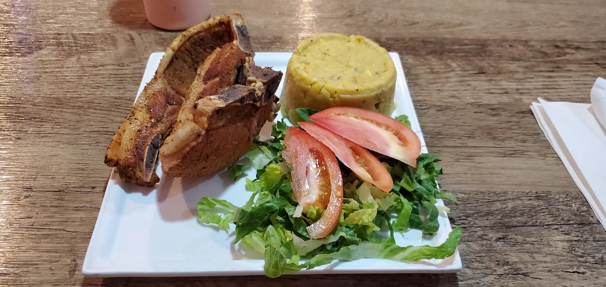 Chuletas Kan Kan Y Mofongo