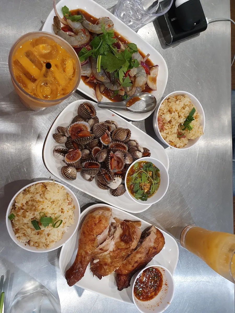 Dinner Time, Nana Thai