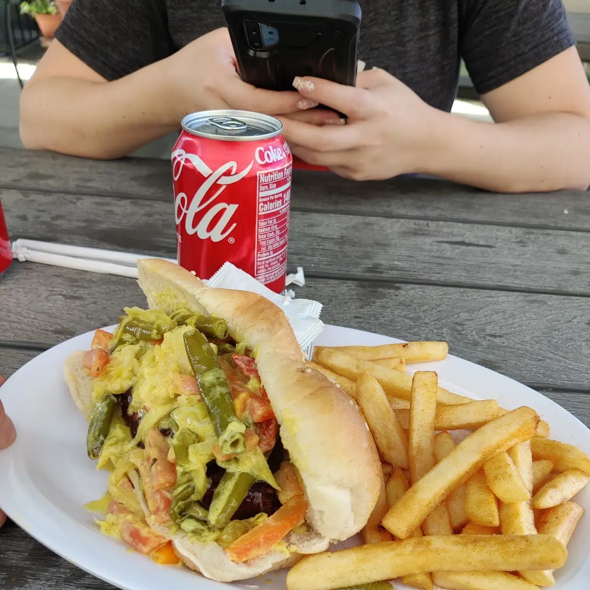 Hot Dog Con Escabeche Y Papas Fritas