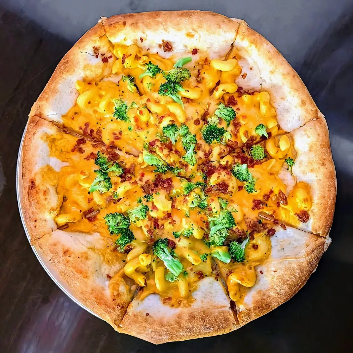 Deluxe Mac and Cheese Pizza
