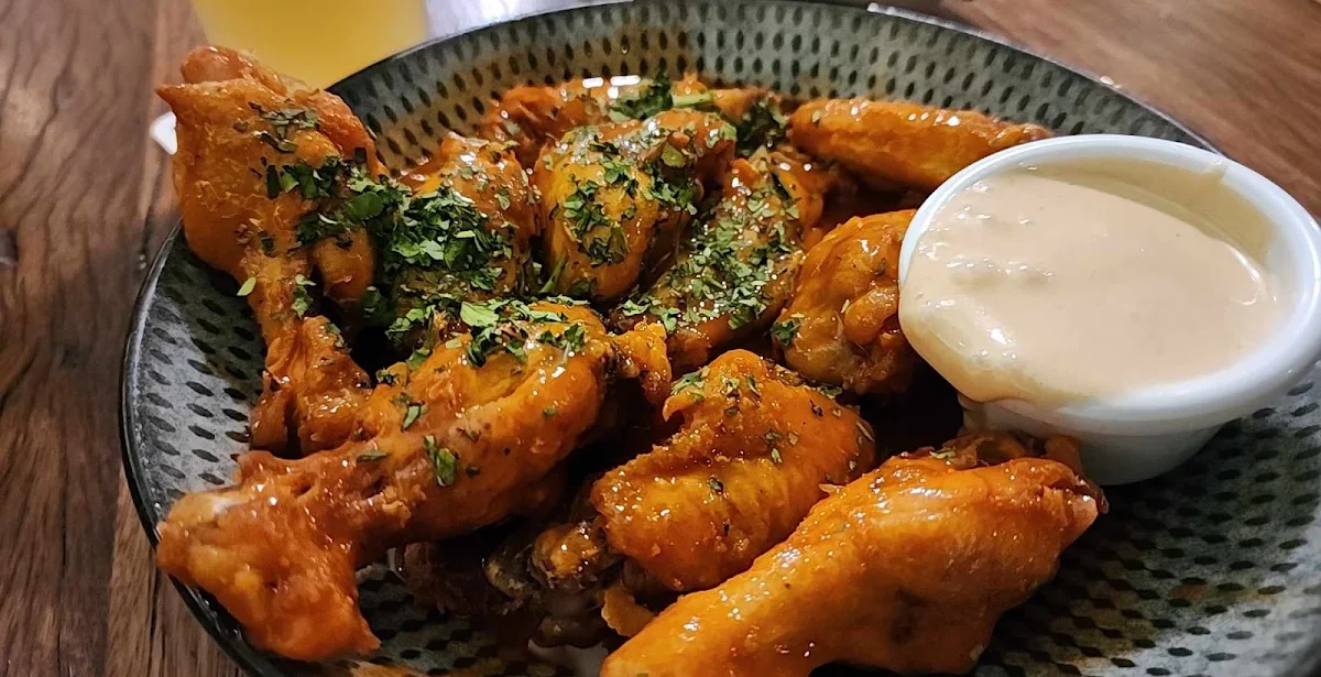 Buffalo Wings, Rocklea Hotel