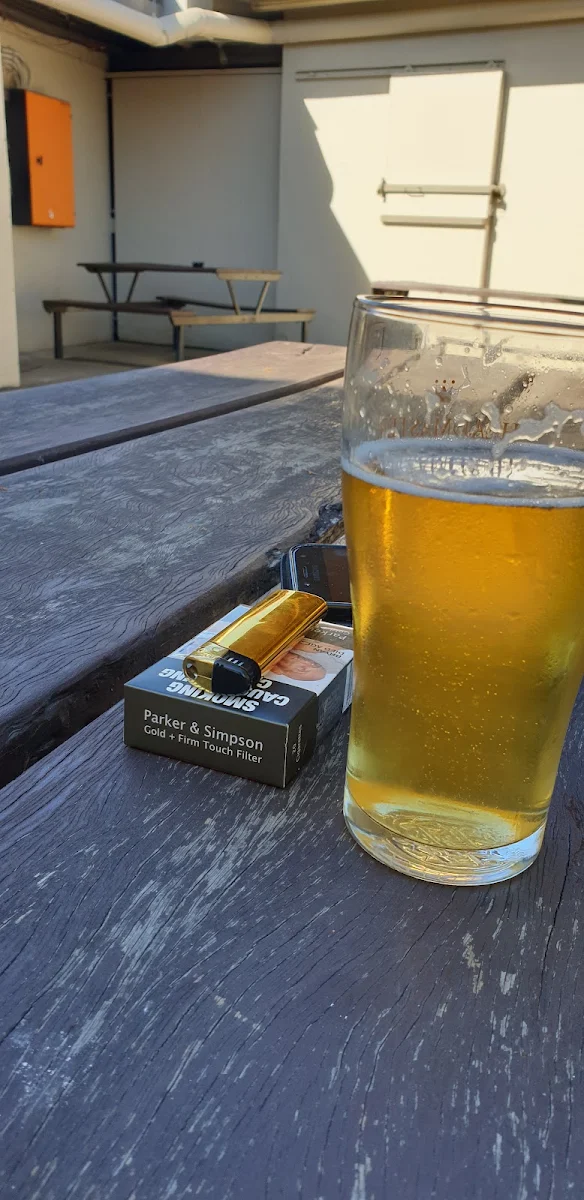 Dart and a Coldy, Rocklea Hotel
