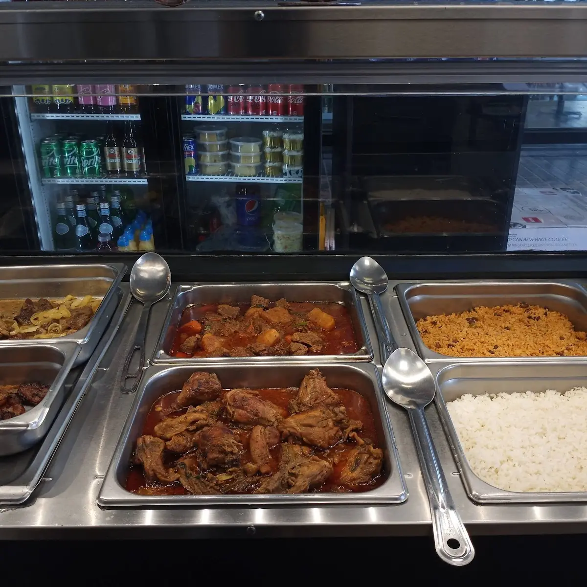 Pollo Guisado Y Carne Guisada