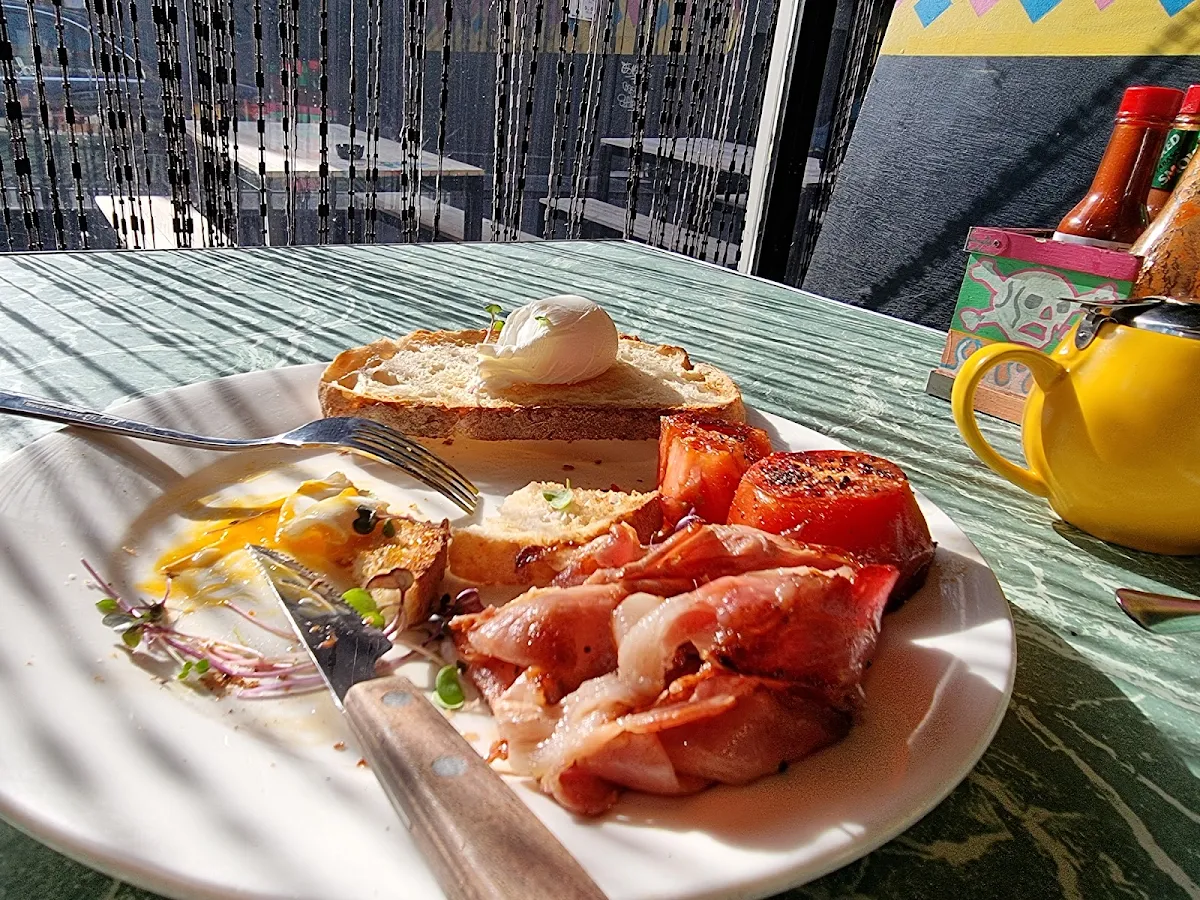 Poached Eggs Bacon Grilled Tomato