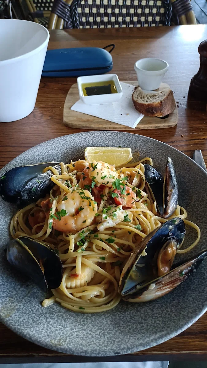 Waterfront Classic Seafood Linguine, Waterfront Southgate