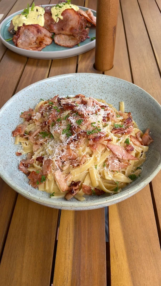 Carbonara Fettuccine, 10/10 cafe