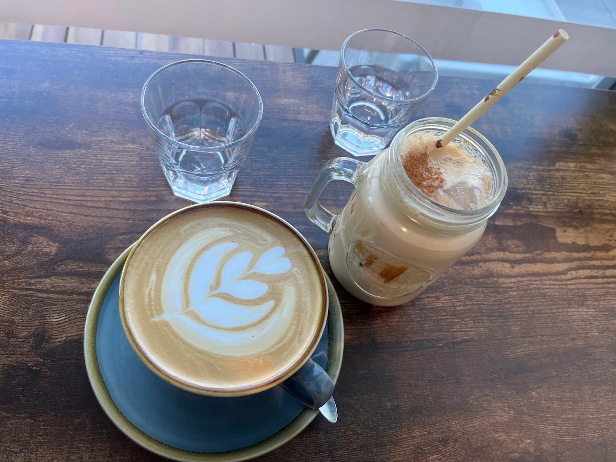 Iced Chai Latte and Vanilla Latte, 10/10 cafe