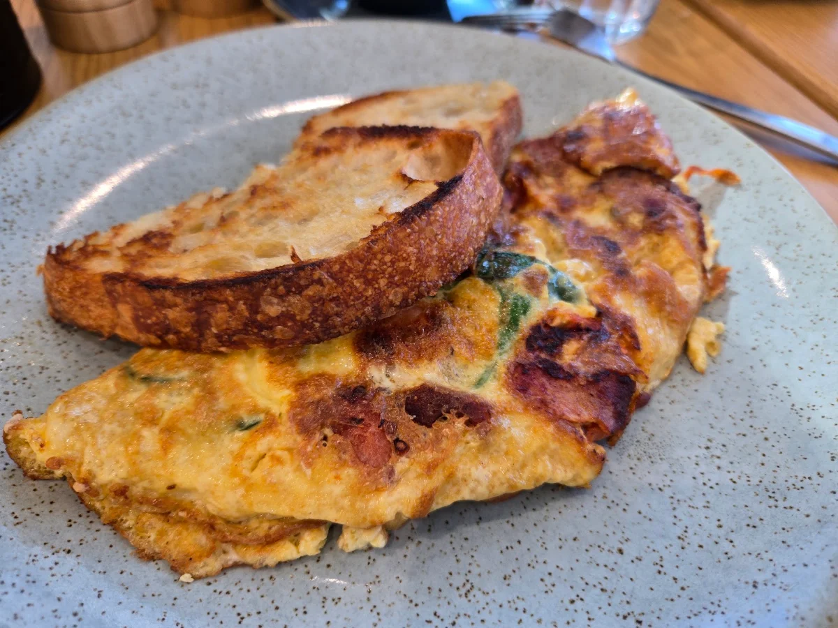Omelette, 10/10 cafe