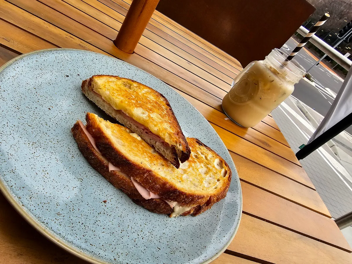 Toast, 10/10 cafe