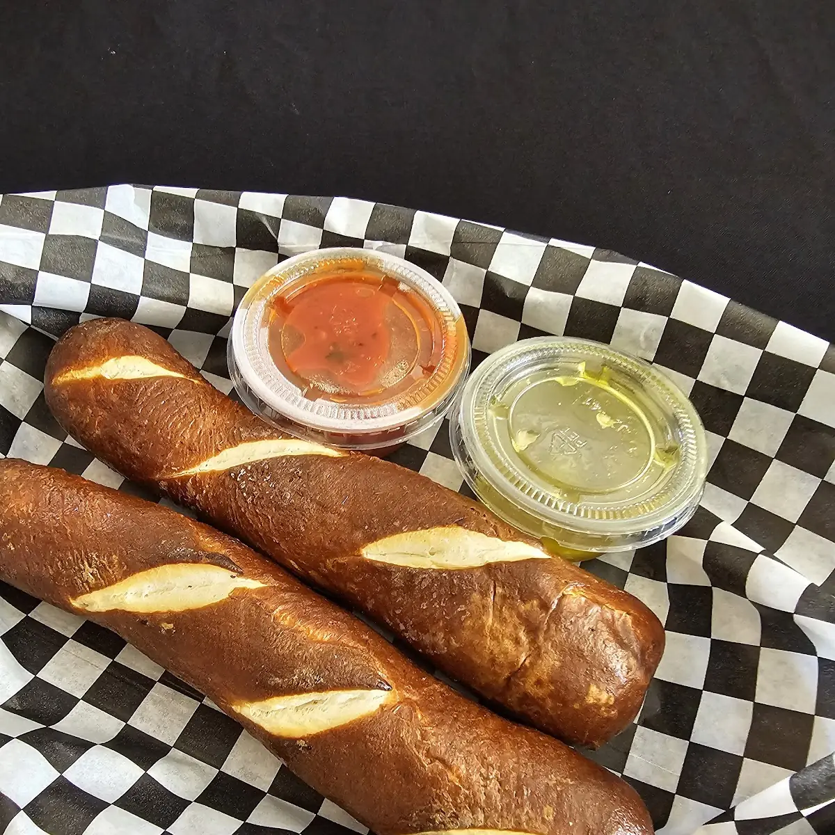 Soft Pretzel Sticks w Dipping Sauce