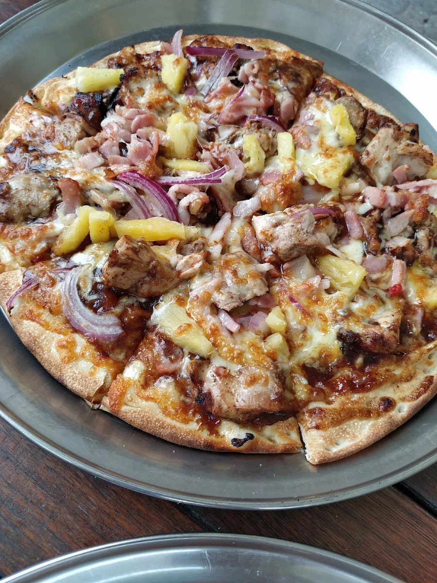 BBQ Chicken Pizza, Cargo Bar Pizza Lounge