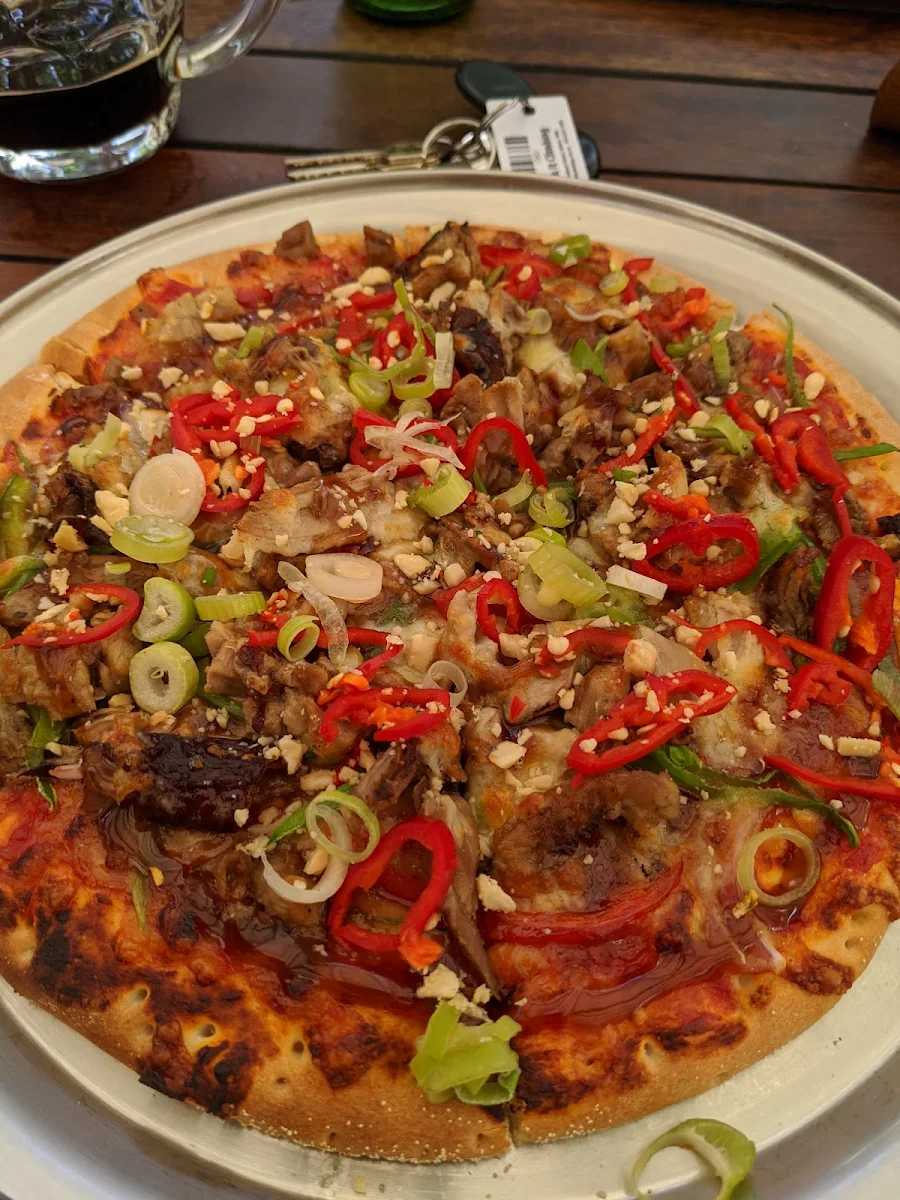 Hoi Sin Duck Pizza, Cargo Bar Pizza Lounge