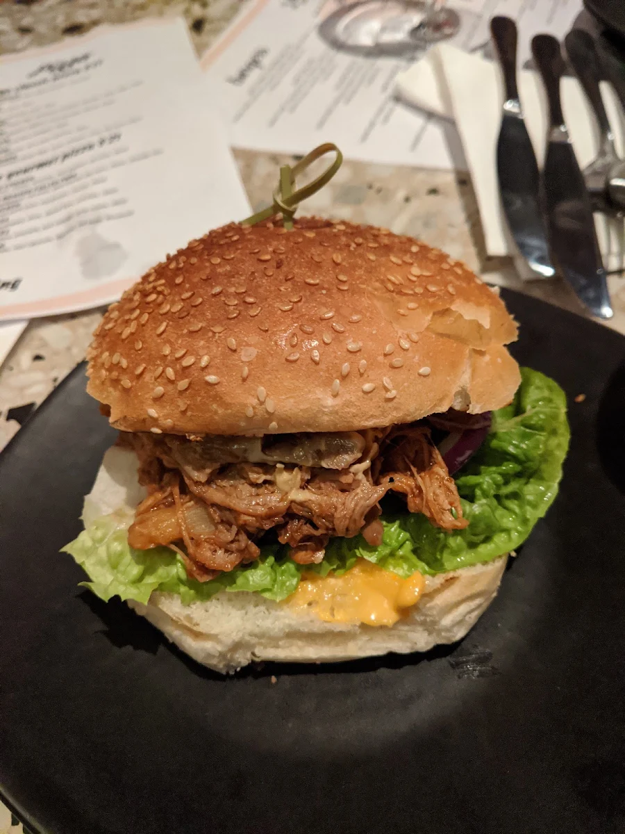 Pulled Pork Burger, Cargo Bar Pizza Lounge